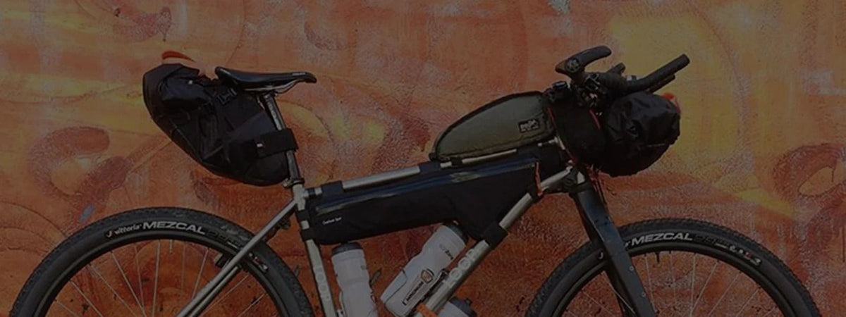5 ACCESSOIRES BIKEPACKING et VTT indispensables / matos vélo 