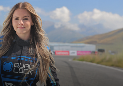 Bild: Quad Lock Signs Driver Amanda Sorensen as Official Brand Ambassador